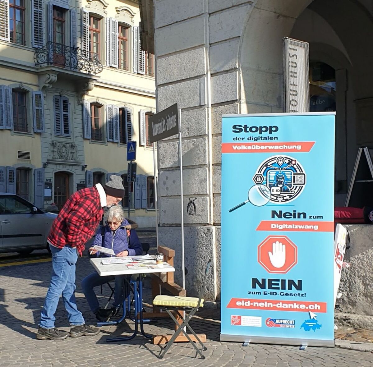 Unterschriftensammlung für das E-ID-Referendum in Bern