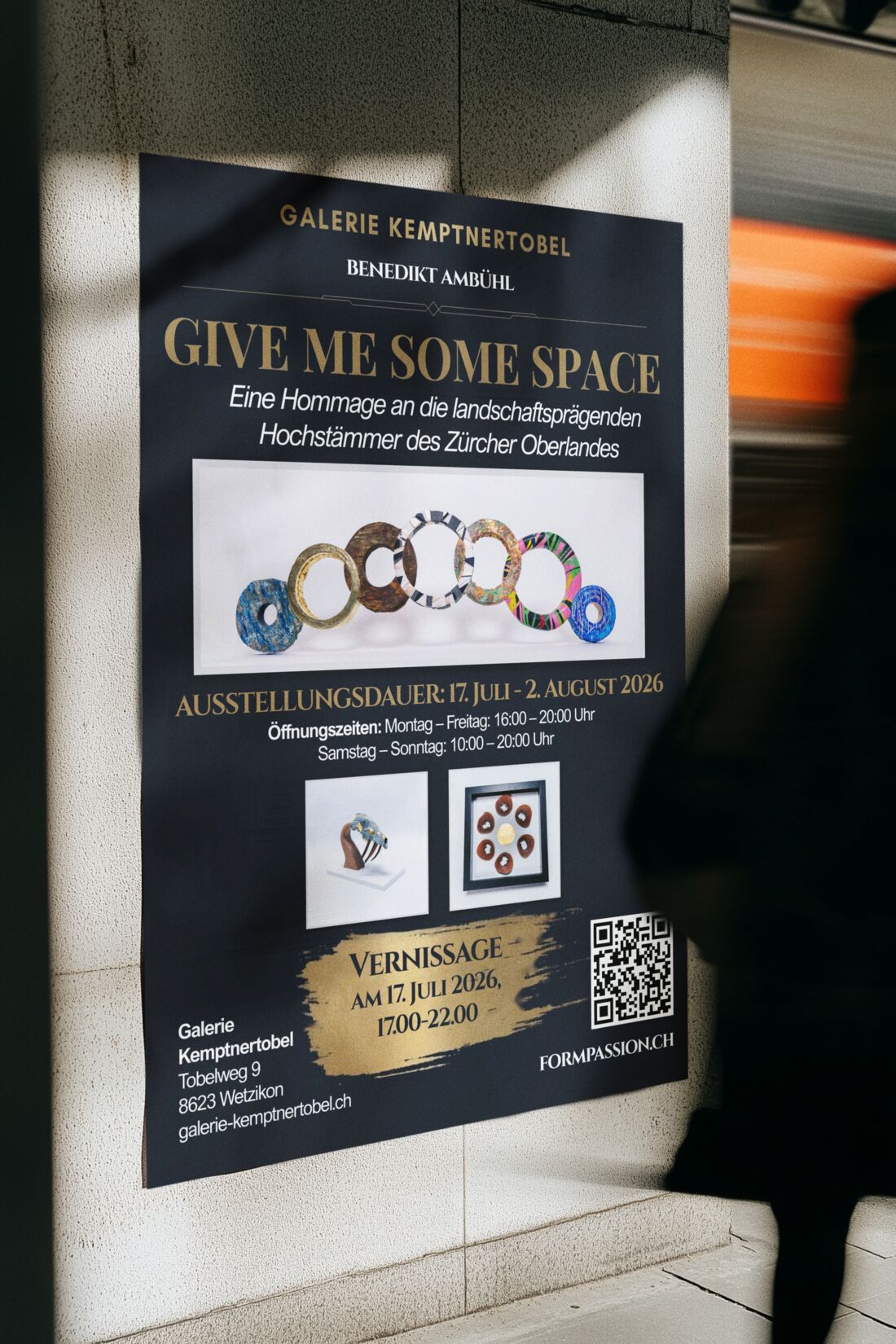 Ausstellungsplakat Give Me Some Space im Strassenaushang