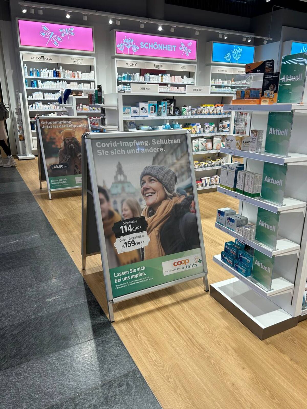 Werbeaufsteller in der Coop Vitality Apotheke, Wankdorf Center